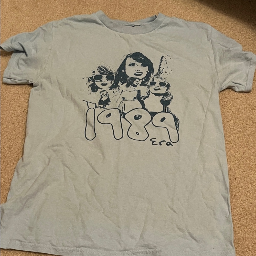 Taylor Swift '1989 Era' Graphic women’s Tee - Light Blue